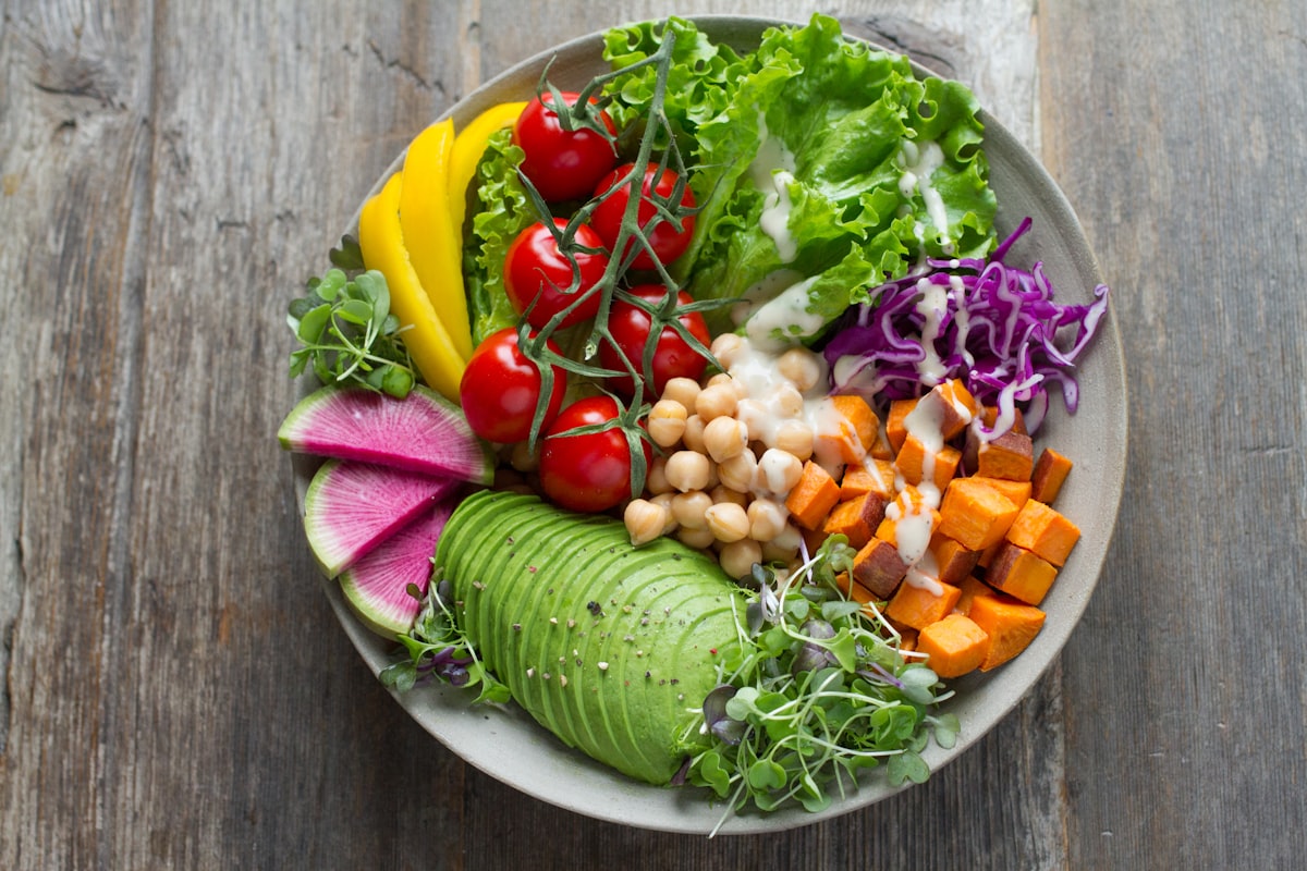 Verduras y alimentos vegetales frescos para una dieta vegana saludable